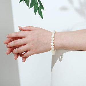 White Pearl Shell Bracelet: Simple and Elegant Freshwater Pearl Wristlet